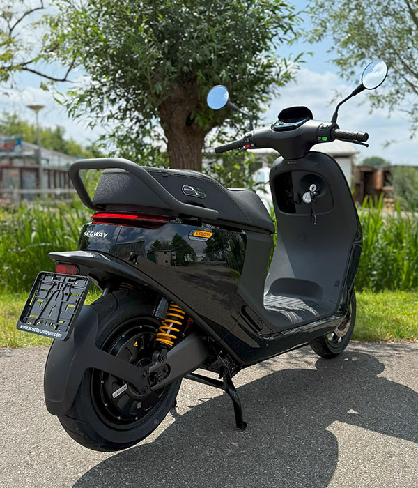 Segway E300SE 100km/u Elektrische motorscooter zwart 2025