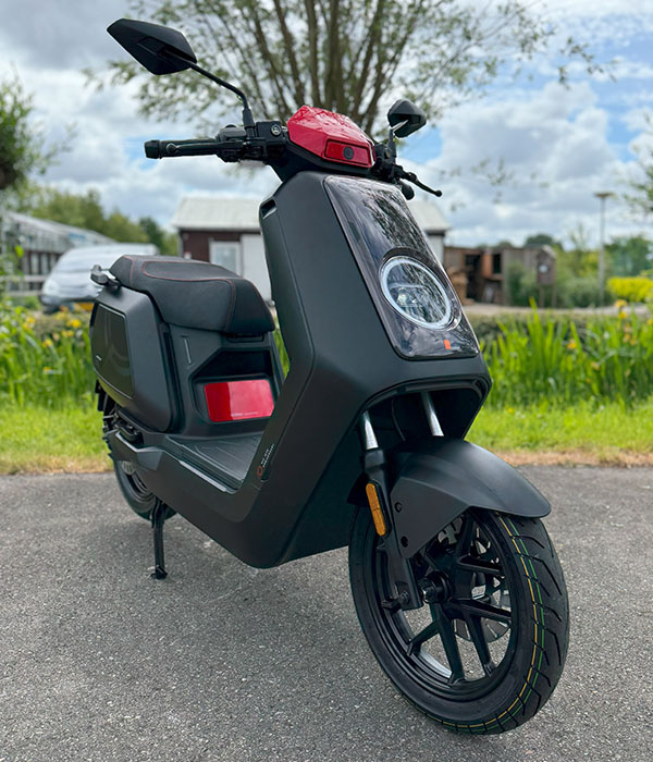 NIU NQIX150 Elektrische scooter Rood Matzwart