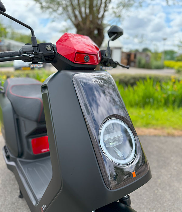 NIU NQIX150 Elektrische scooter Rood Matzwart