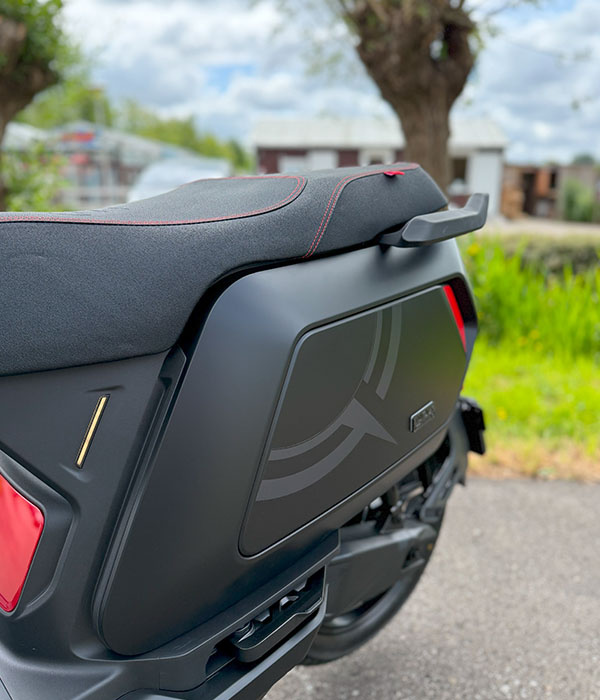 NIU NQIX150 Elektrische scooter Rood Matzwart