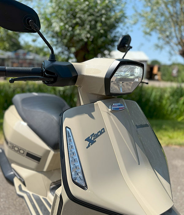 Lambretta X Series X300 SR White Latte
