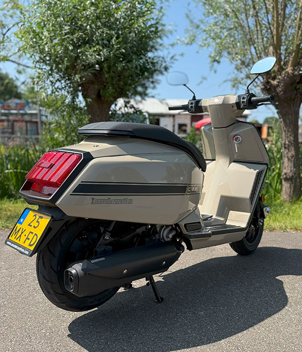 Lambretta X Series X300 SR White Latte