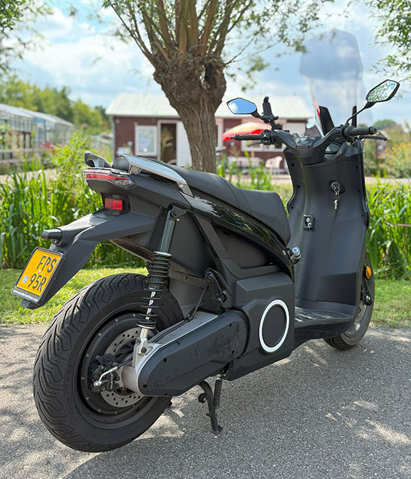 Silence S01 Connect 5,6kWh Zwart 45km/u 2023