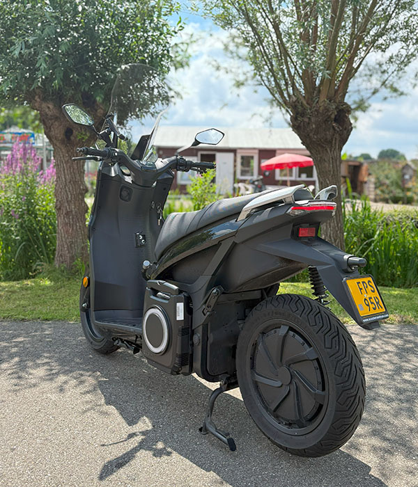 Silence S01 Connect 5,6kWh Zwart 45km/u 2023