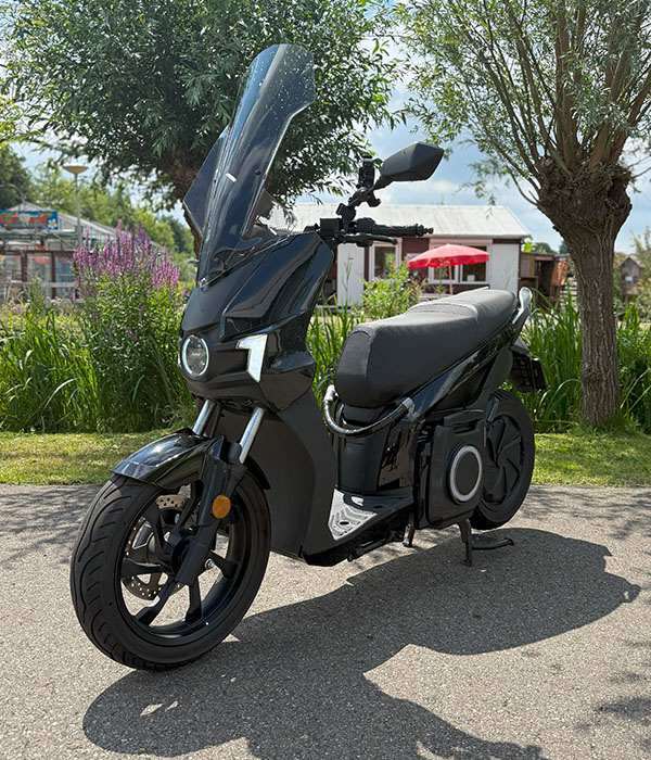 Silence S01 Connect 5,6kWh Zwart 45km/u 2023