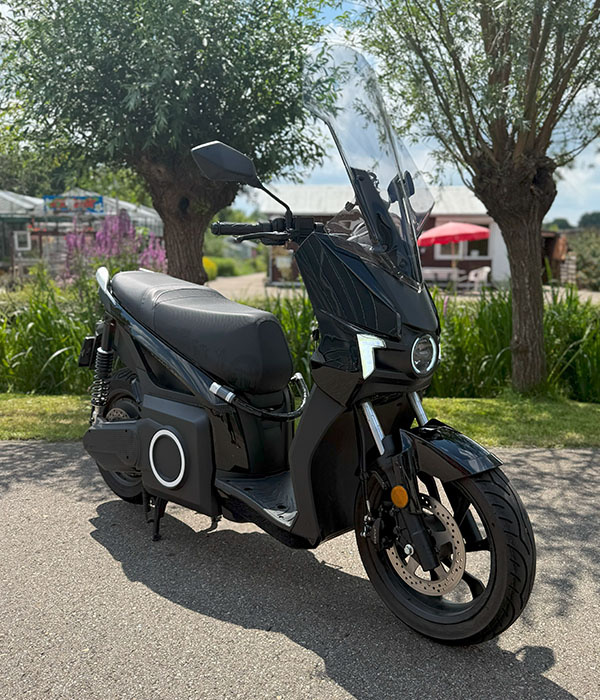 Silence S01 Connect 5,6kWh Zwart 45km/u 2023