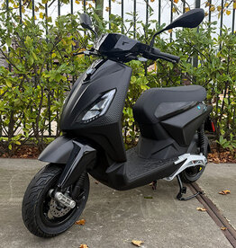 Piaggio Piaggio One 45km/u Zwart 2023 Opknapper Piaggio Piaggio One 45km/u Zwart 2023 Opknapper