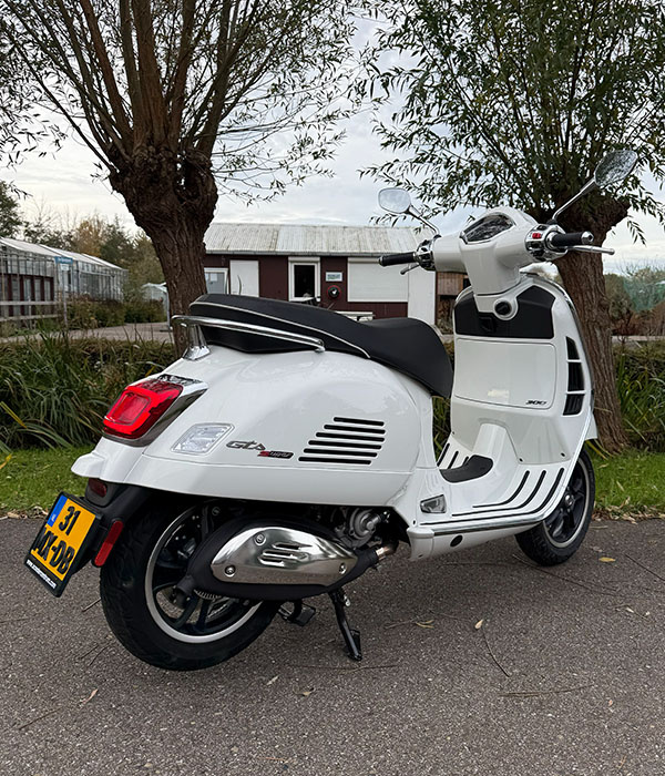 Vespa GTS 300 Wit 2025
