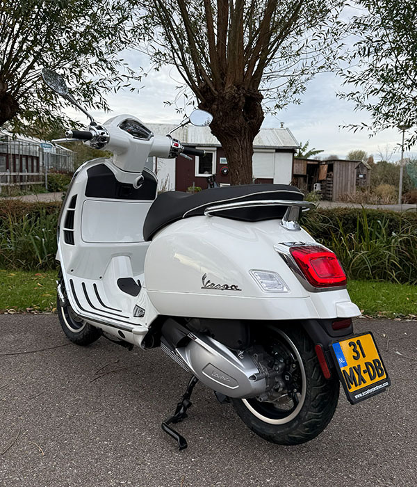 Vespa GTS 300 Wit 2025