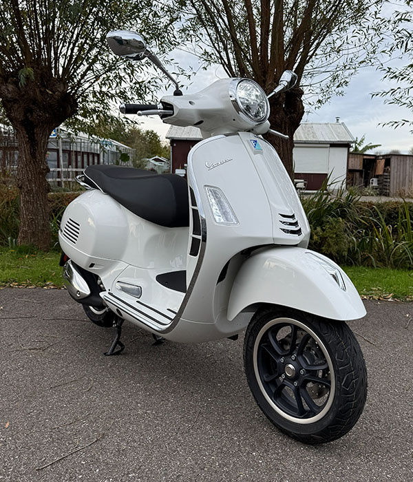 Vespa GTS 300 Wit 2025