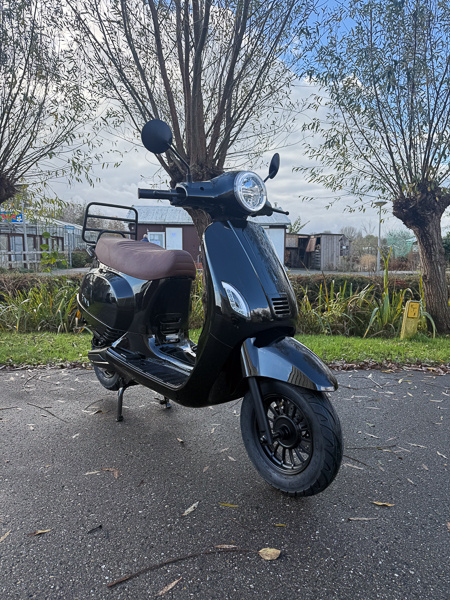 IVA Lux Electric 2.0 25km/u Zwart 2025