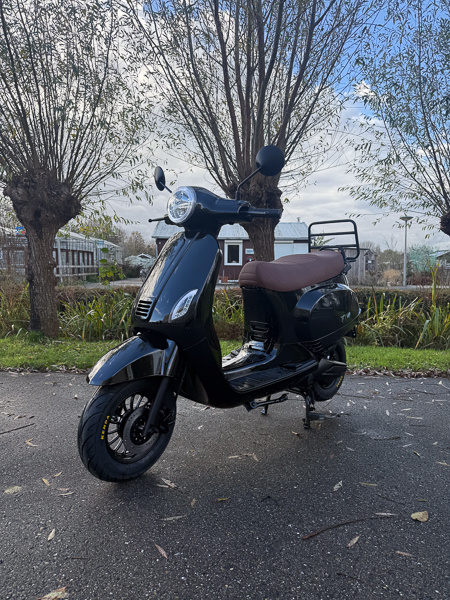 IVA Lux Electric 2.0 25km/u Zwart 2025