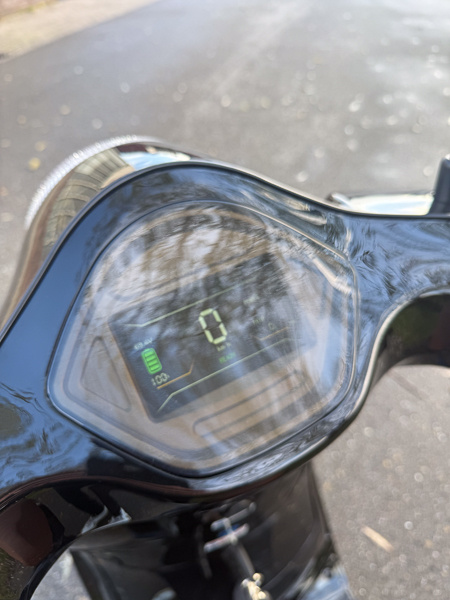 IVA Lux Electric 2.0 25km/u Zwart 2025