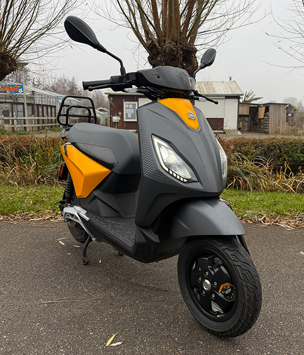 Piaggio One 25km Geel/Grijs  2022