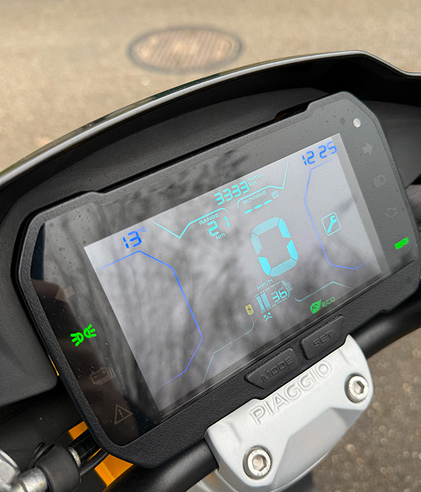 Piaggio One 25km Geel/Grijs  2022