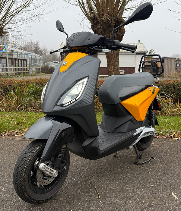 Piaggio One 25km Geel/Grijs  2022