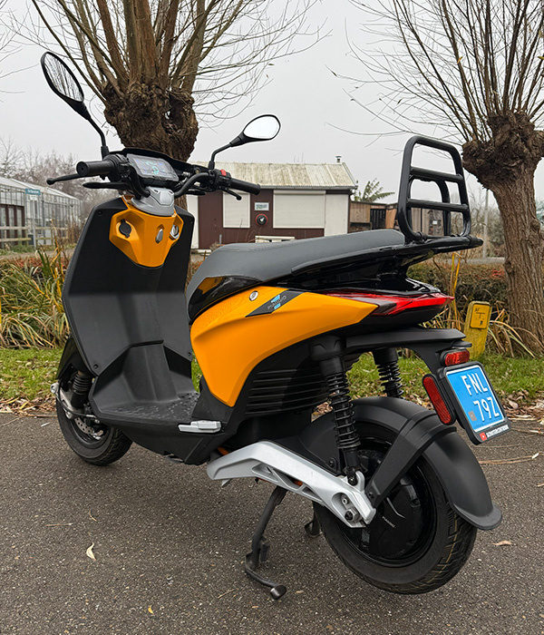 Piaggio One 25km Geel/Grijs  2022