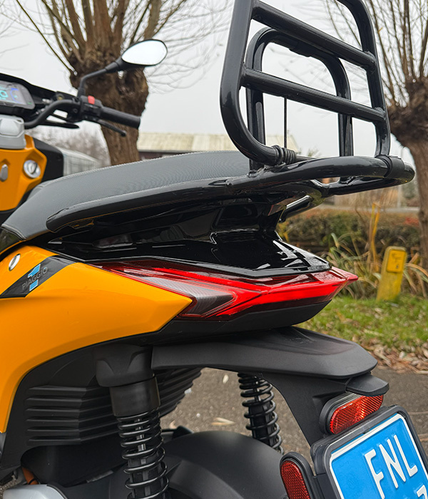 Piaggio One 25km Geel/Grijs  2022