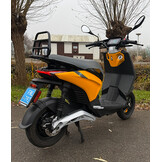 Piaggio One 25km Geel/Grijs  2022