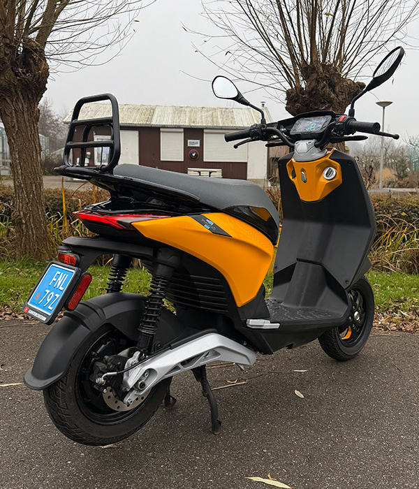 Piaggio One 25km Geel/Grijs  2022