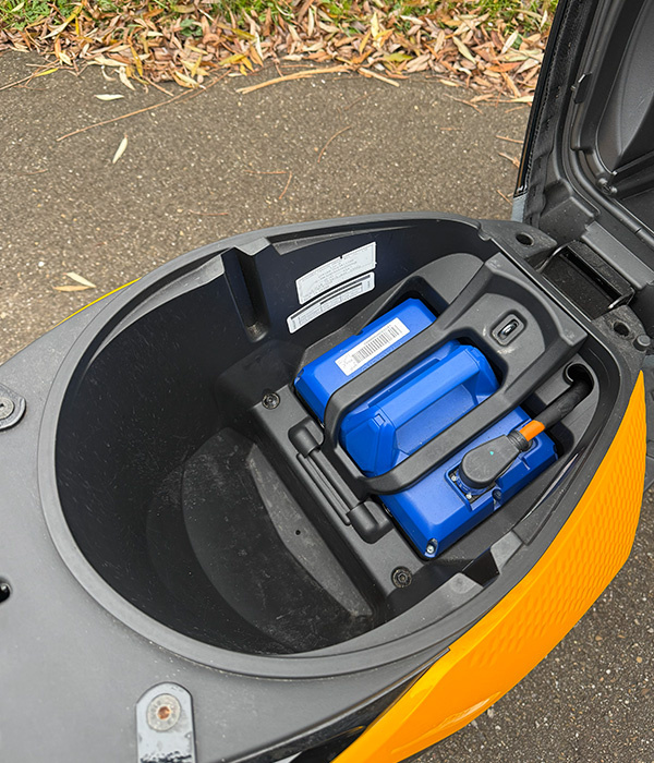 Piaggio One 25km Geel/Grijs  2022