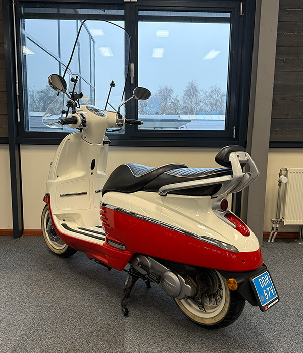 Peugeot Django 25km/u Dragon Red 2017