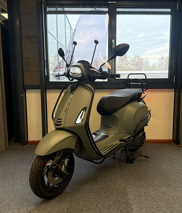 Vespa elettrica 45km/u Verde Matt Custom 2026