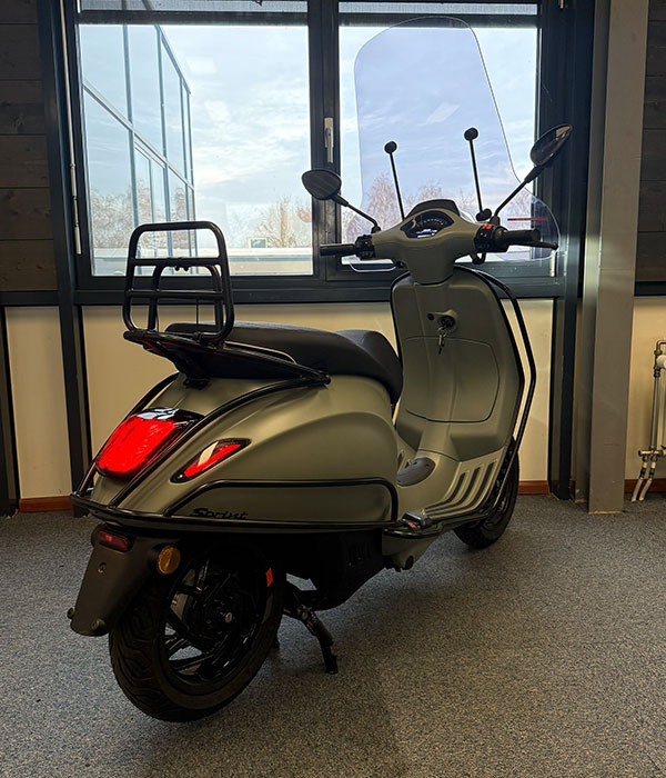 Vespa elettrica 45km/u Verde Matt Custom 2026