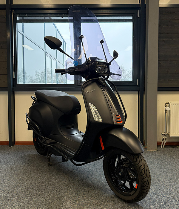 Vespa elettrica 45km/u Nero Matt 2024