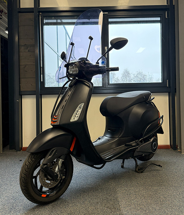 Vespa elettrica 45km/u Nero Matt 2024