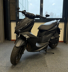 Kymco Kymco New Super 8 Matzwart 2023 Kymco Kymco New Super 8 Matzwart 2023