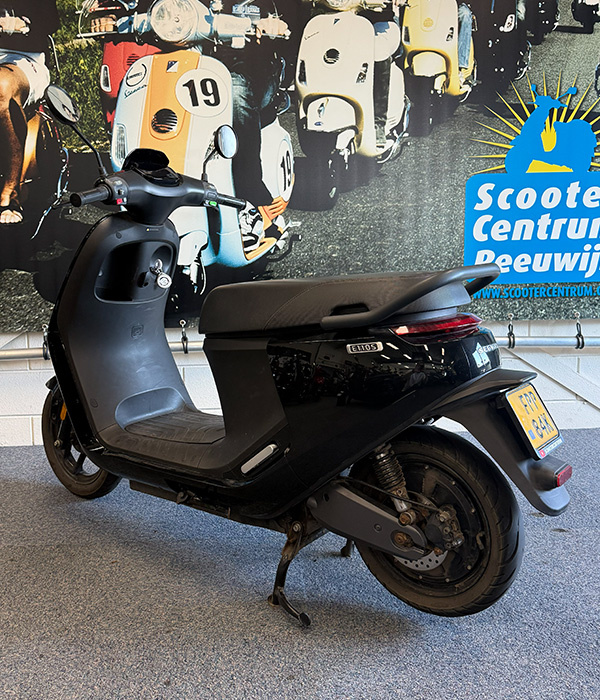 Segway E110S E5 Glanzend Zwart 45km/u - 2023