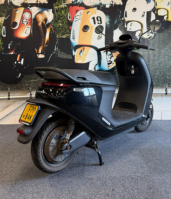 Segway E110S E5 Glanzend Zwart 45km/u - 2023