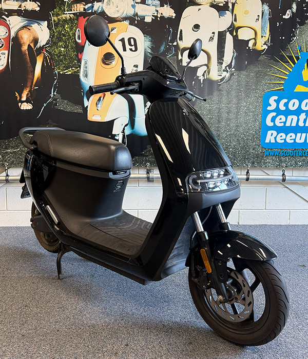 Segway E110S E5 Glanzend Zwart 45km/u - 2023