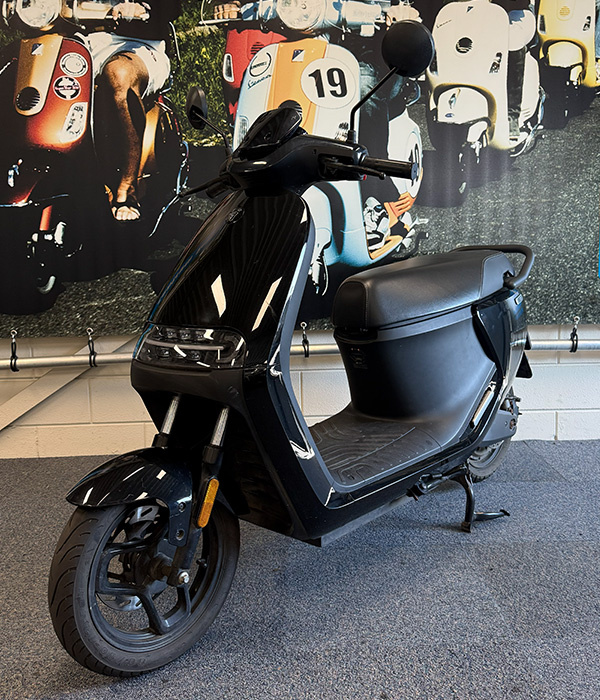 Segway E110S E5 Glanzend Zwart 45km/u - 2023