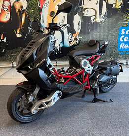 Italjet Italjet Dragster Black Red 200cc Euro 5 - Motorscooter Italjet Italjet Dragster Black Red 200cc Euro 5 - Motorscooter