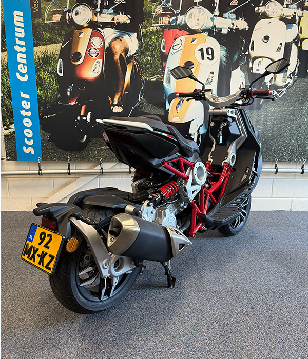 Italjet Dragster Black Red 200cc Euro 5 - Motorscooter