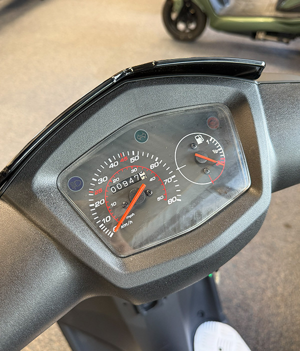 Peugeot Kisbee E5 45km/u Black Edition - 2023