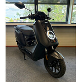 NIU NQIX150 MATZWART 72V 28AH 25KM/U - 2026