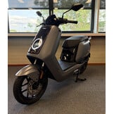 NIU NQIX150 MATGRIJS 72V 28AH 45KM/U - 2026