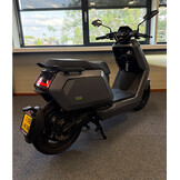 NIU NQIX150 MATGRIJS 72V 28AH 45KM/U - 2026