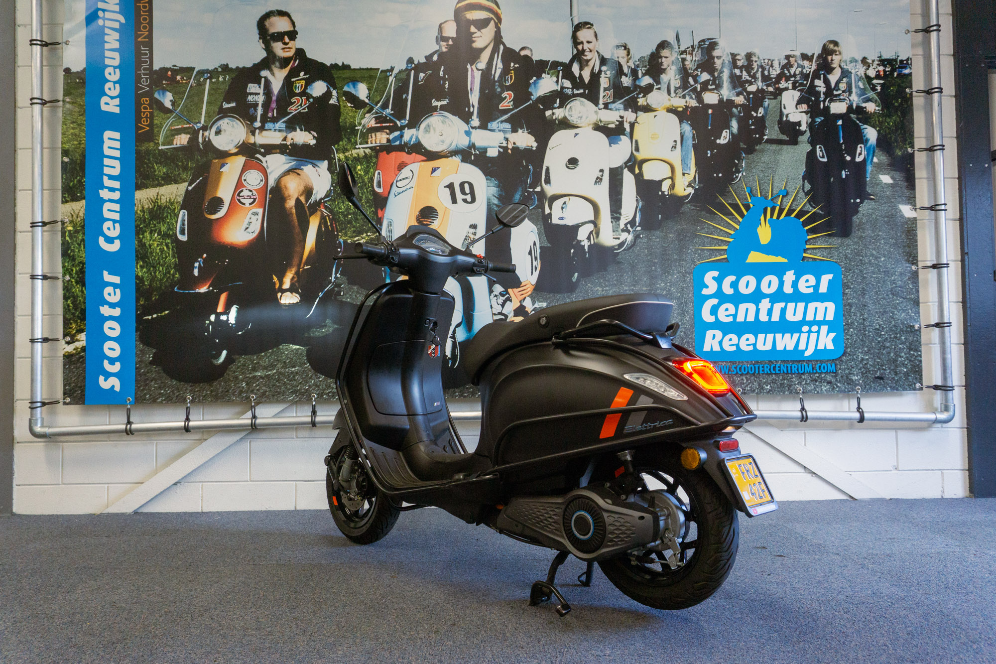 Vespa Sprint S Elettrica Nero Matt 45km/u - 2024
