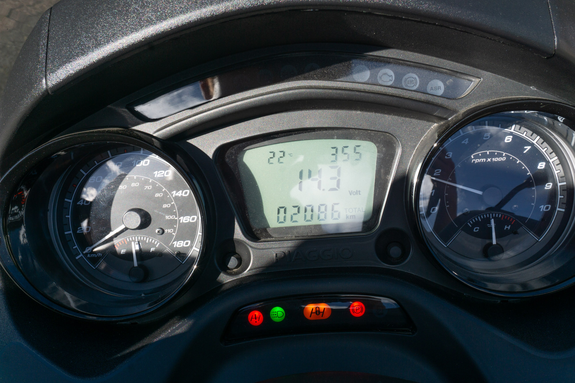 Piaggio MP3 HPE 300 Autorijbewijs Matzwart - 2023