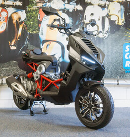 Italjet Italjet Dragster Black Red 200cc Euro 5 - Motorscooter Italjet Italjet Dragster Black Red 200cc Euro 5 - Motorscooter