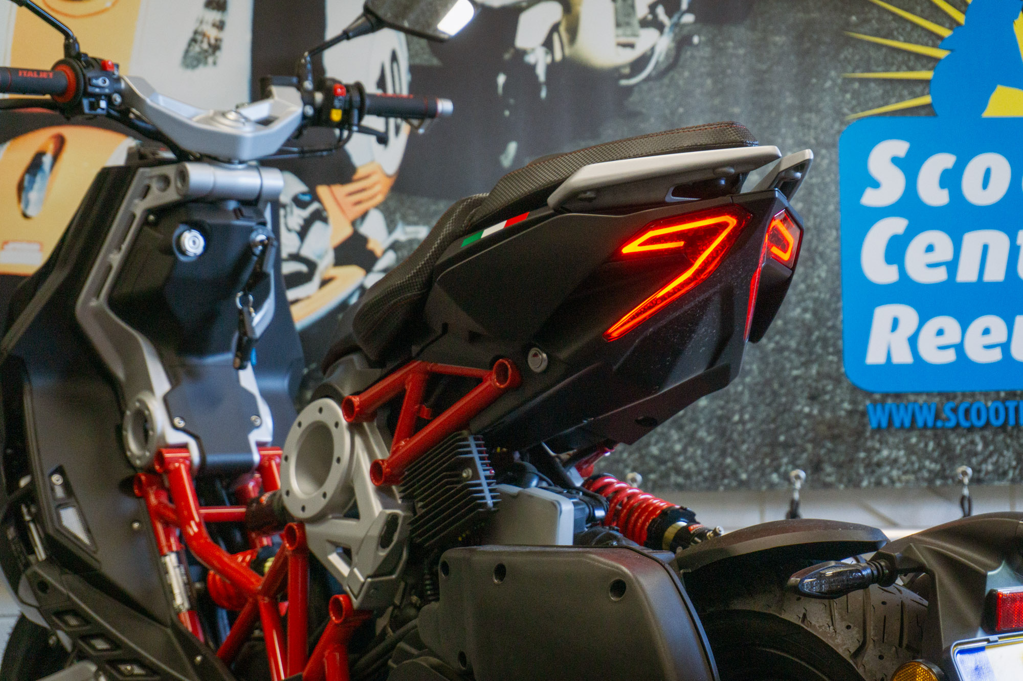 Italjet Dragster Black Red 200cc Euro 5 - Motorscooter