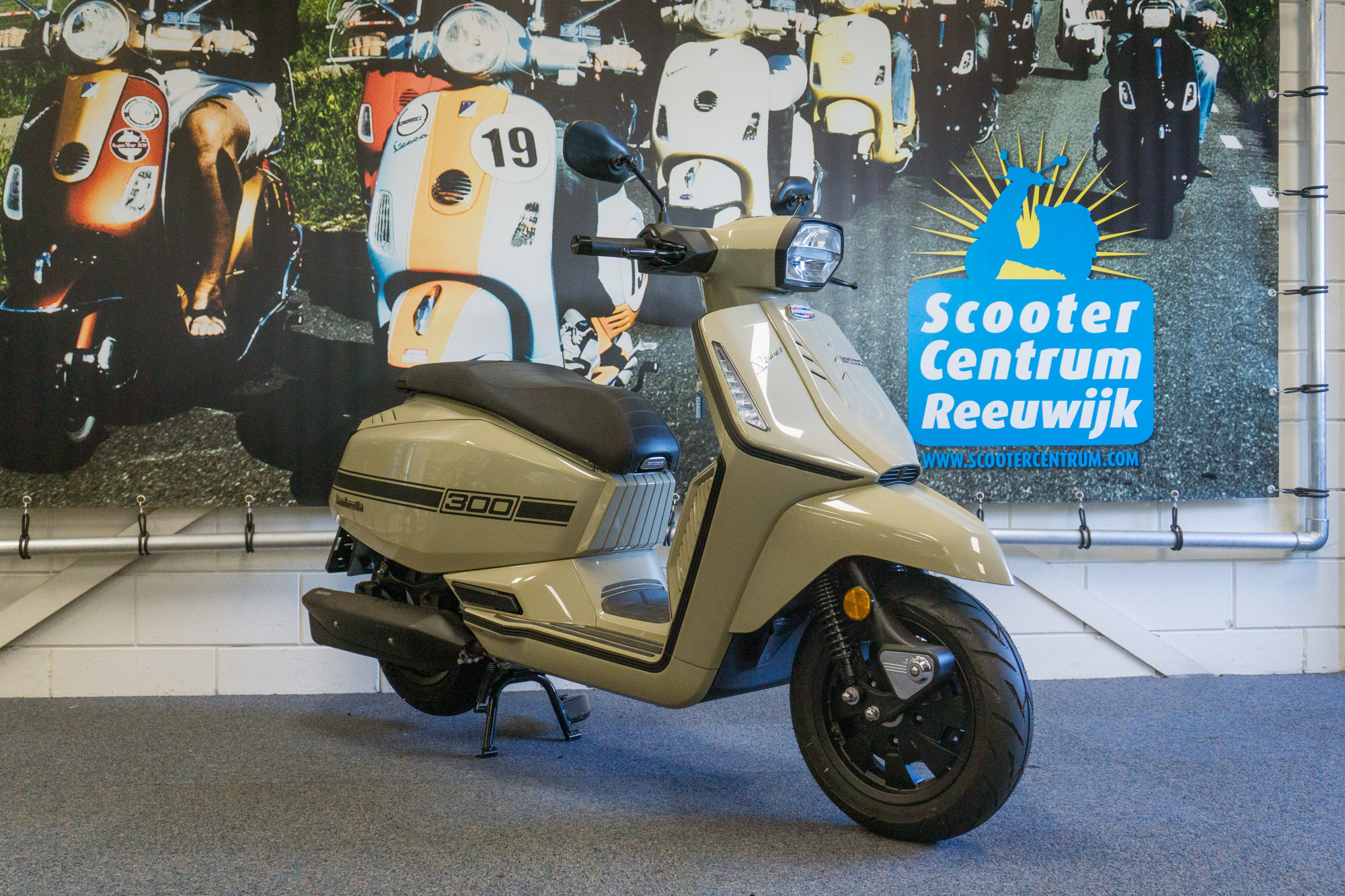 Lambretta X Series X300 SR - Beige - Motorscooter