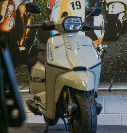 Lambretta Lambretta X Series X300 SR - Beige - Motorscooter Lambretta Lambretta X Series X300 SR - Beige - Motorscooter