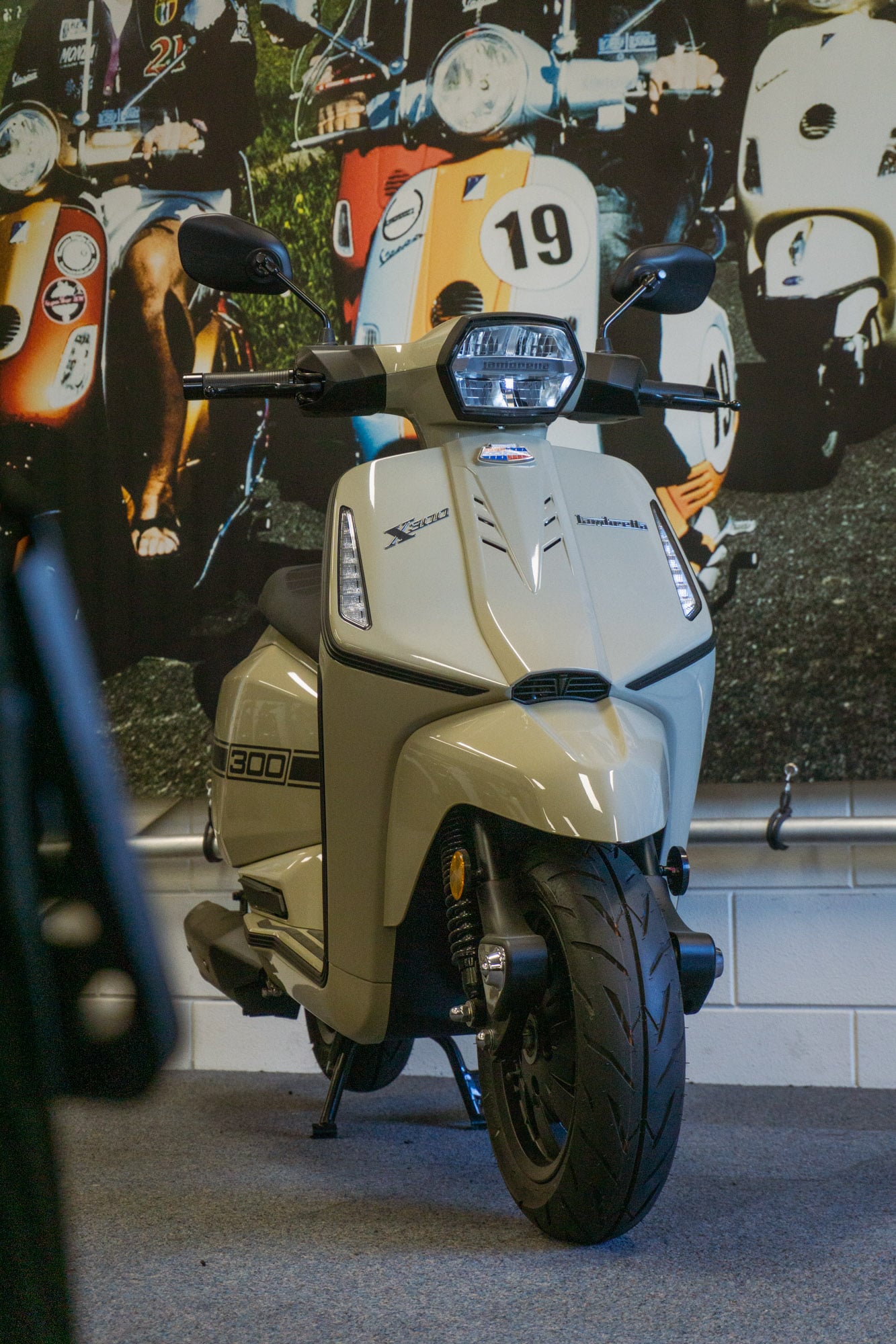 Lambretta X Series X300 SR - Beige - Motorscooter