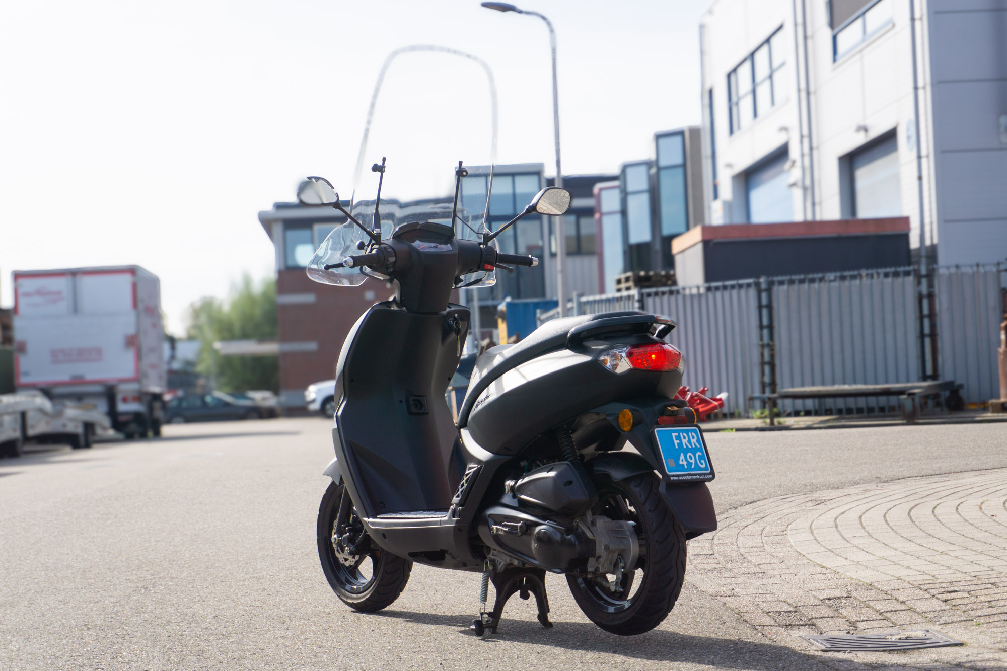 Peugeot Kisbee Black Edition 25km/u - 2024