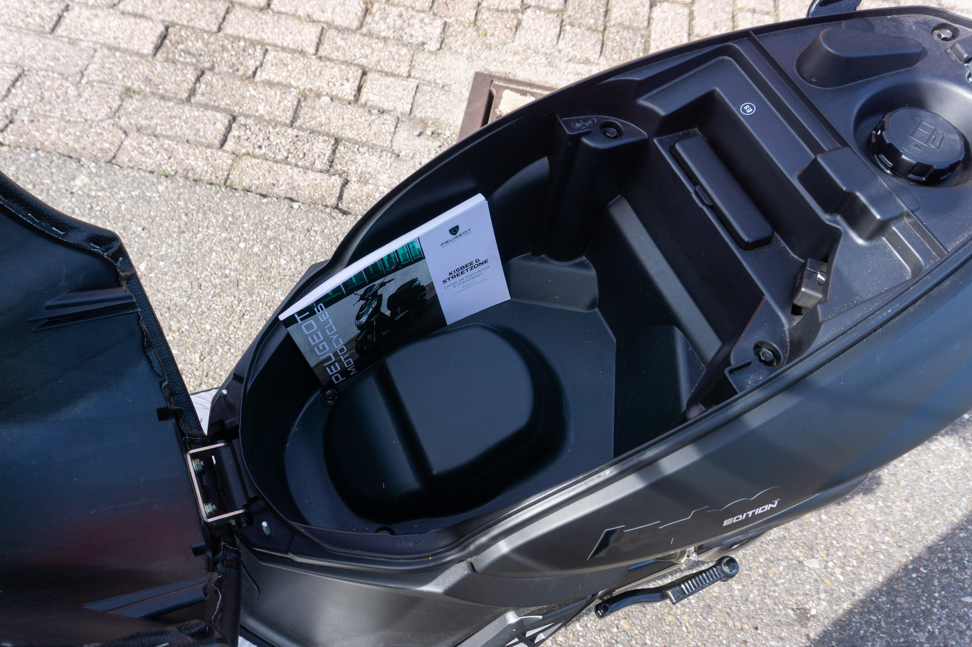 Peugeot Kisbee Black Edition 25km/u - 2024